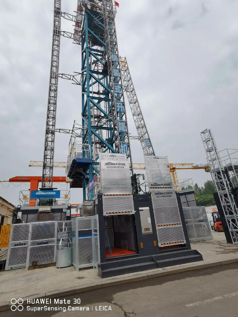 電梯、物料機(jī)與塔機(jī)租賃在工程建設(shè)中的關(guān)鍵作用